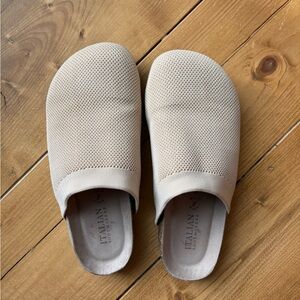 Italian Shoemakers Made in Italy Tan Beige Mesh Slip-On Mules